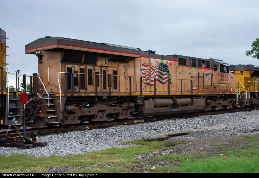 UP 2568 trails on a southbound grain train 